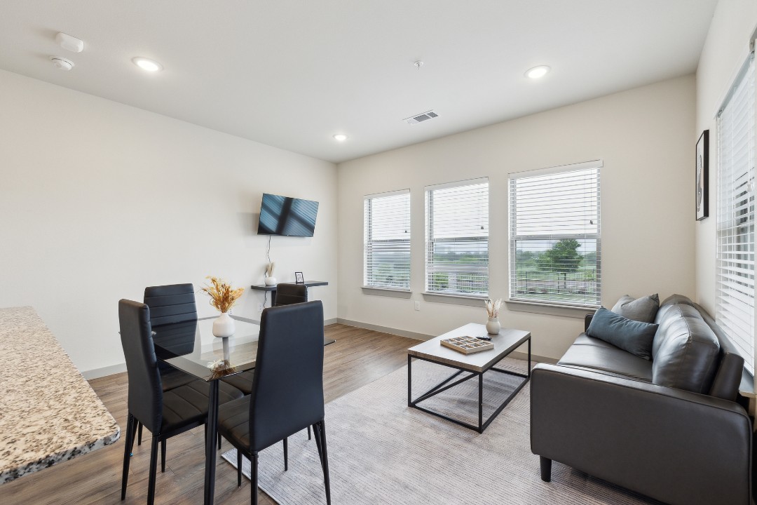Chisholm Trace · Unit 222 2/2