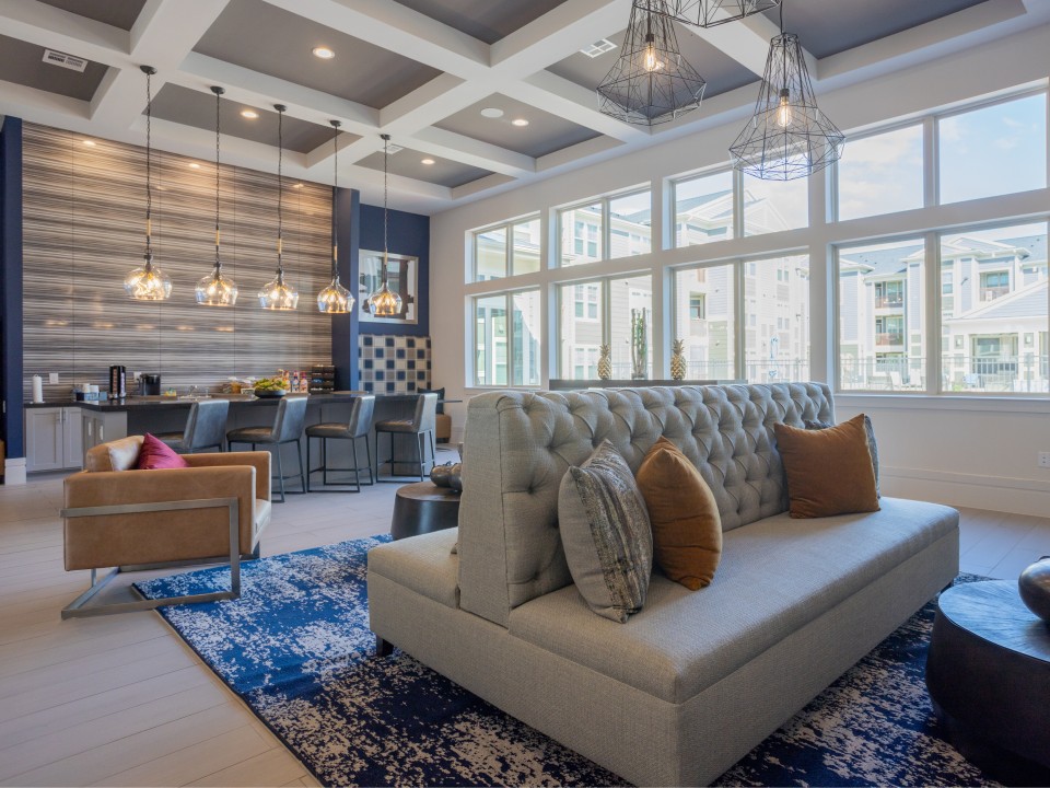 Smart Living Cullen, · Unit 3305 1/1