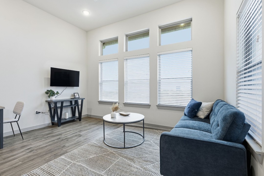 Chisholm Trace · Unit 232 2/2