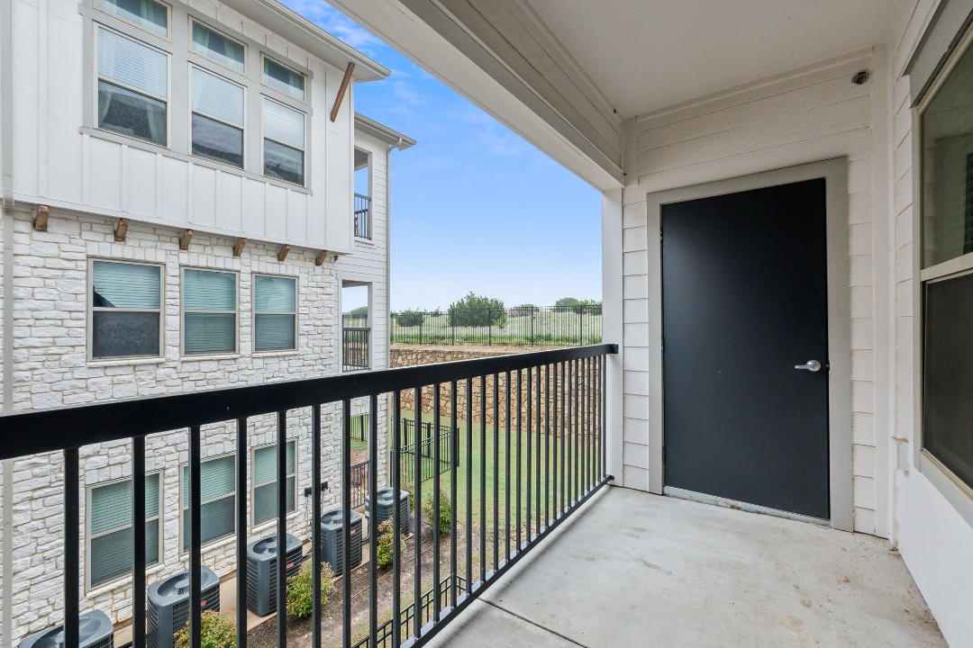 Chisholm Trace · Unit 422 2/2