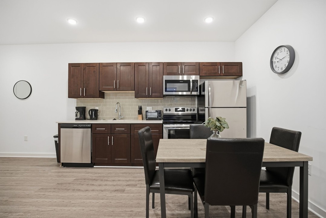 Fairmount Square 1528-2D · Unit 1/1