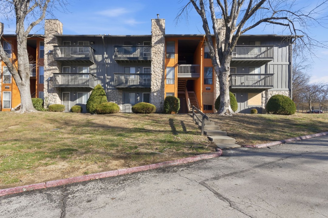 Hillcrest 8312A · Unit 1/1