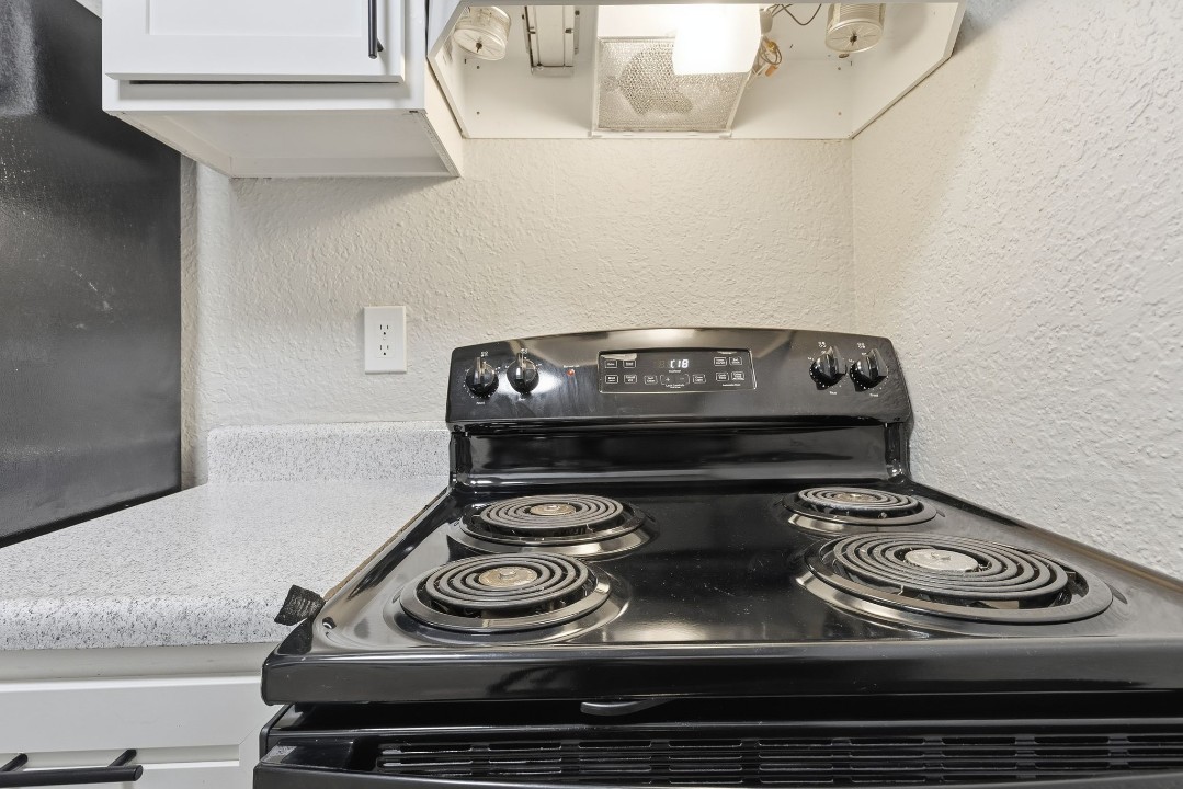 Hillcrest 8330F · Unit 1/1