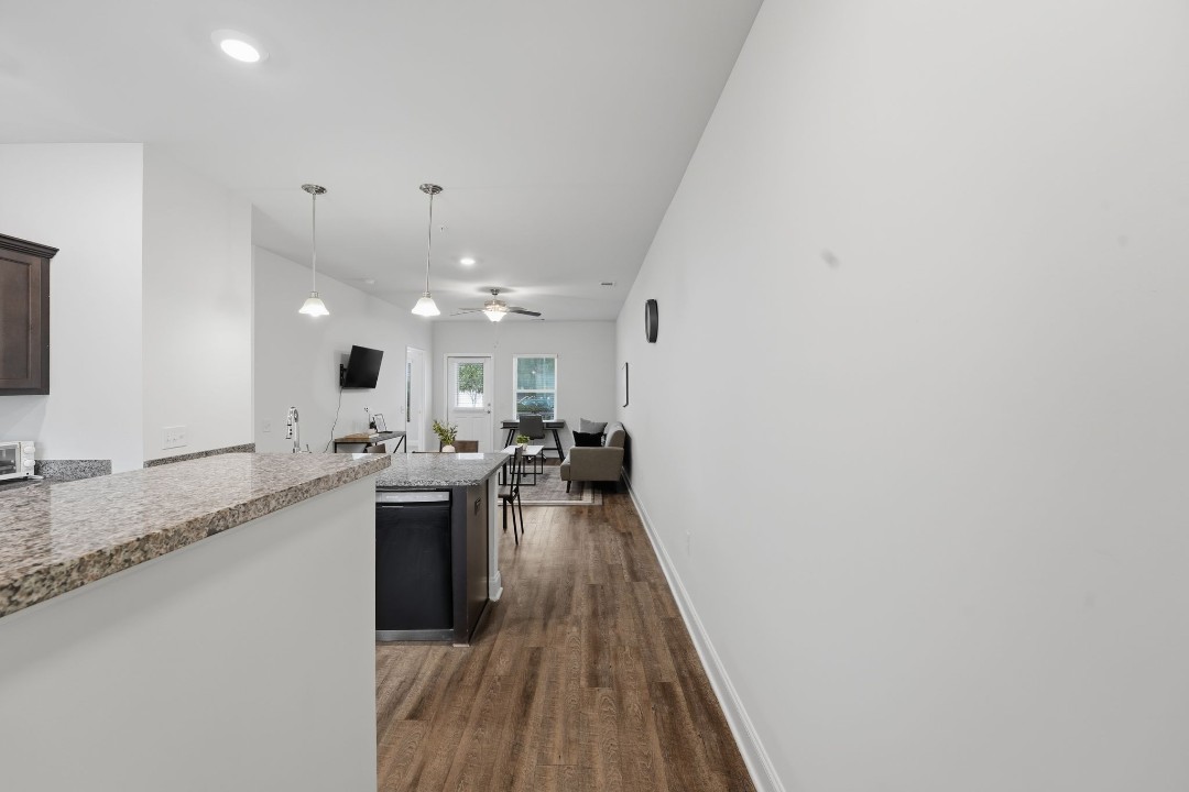 Hickory Grove · Unit 1105 2/2