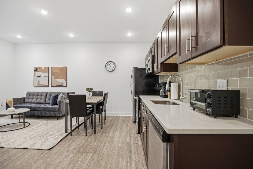 Fairmount Square 1528- 2G · Unit 1/1