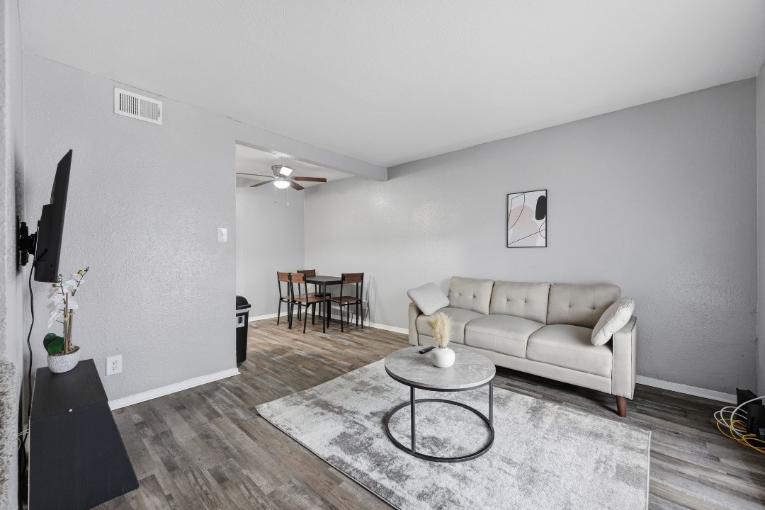 Pioneer Creek 604-4 · Unit 1/1