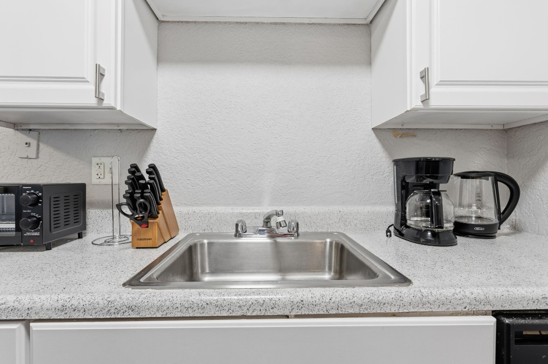 Hillcrest 8304E · Unit 1/1