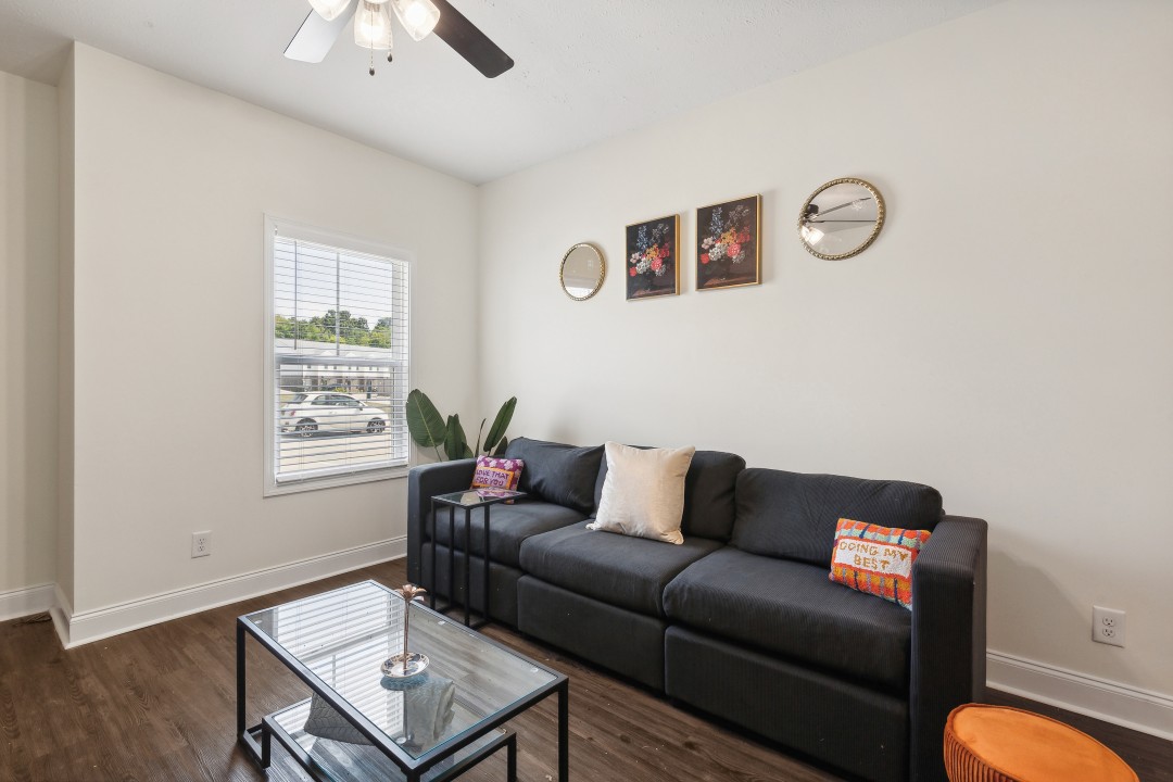 2 Bedrooms · Signature layout