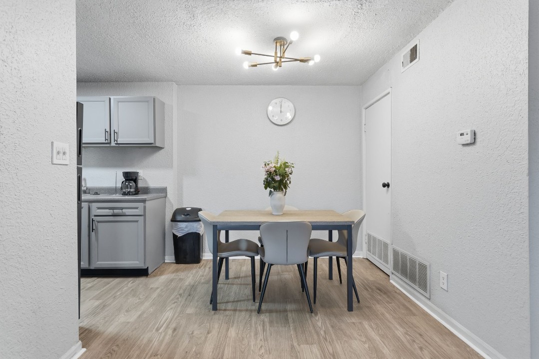 Hillcrest 5704F · Unit 1/1