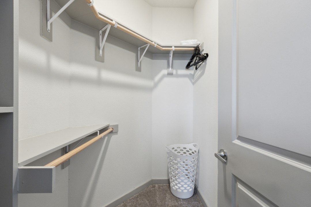 Chisholm Trace · Unit 222 2/2