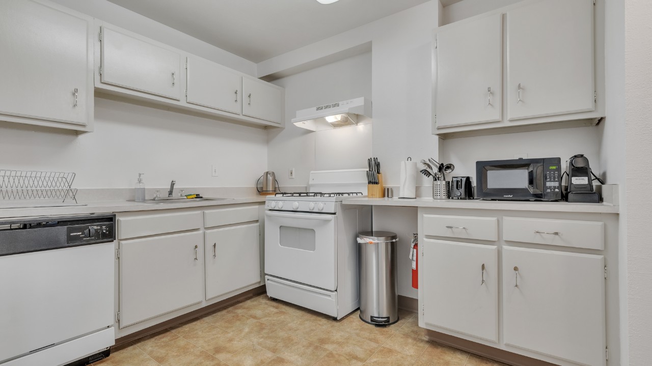 Pa Place 2114, 2br