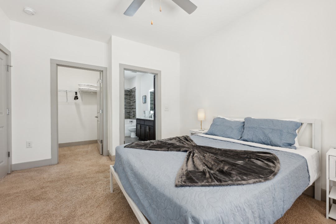 Overlook at Farragut 3001, 1BD/1BA