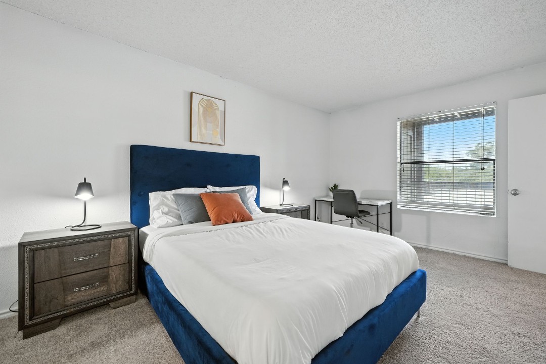 Mueller Flats · Unit 1223 2/2