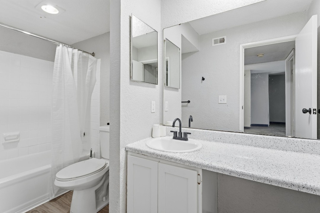 Hillcrest 8330F · Unit 1/1