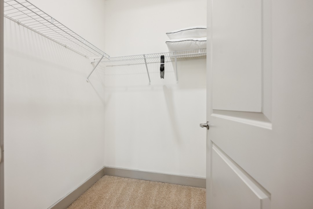 Overlook at Farragut 3001, 1BD/1BA