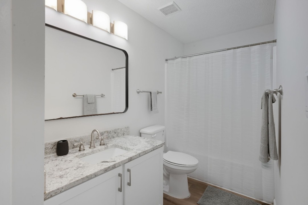 Taylor at 502 · Unit unit 2201-201 2/2