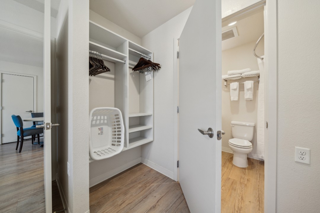 Simplicity At the Rim · Unit 1421 2/2