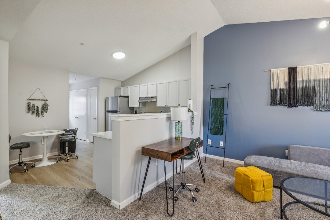 Carlson Bay, 3508-301, · Unit 2/2