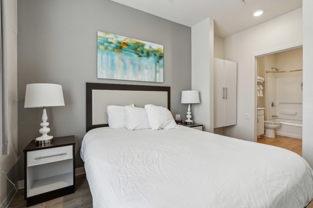 2 Bedrooms · Signature layout