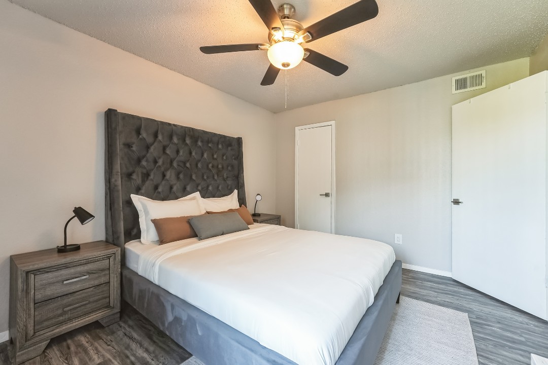 2 Bedrooms · Signature layout