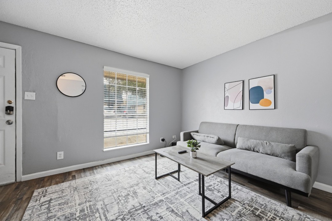 Pioneer Creek 604-01 · Unit 1/1