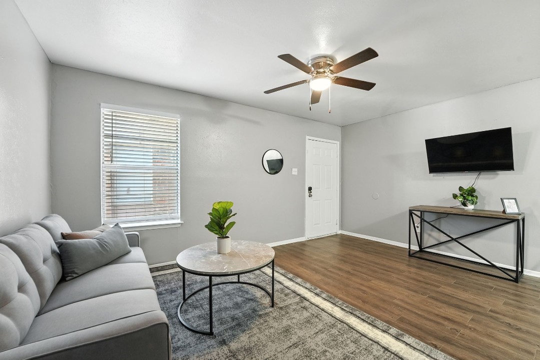 Eureka village · Unit 221 1/1