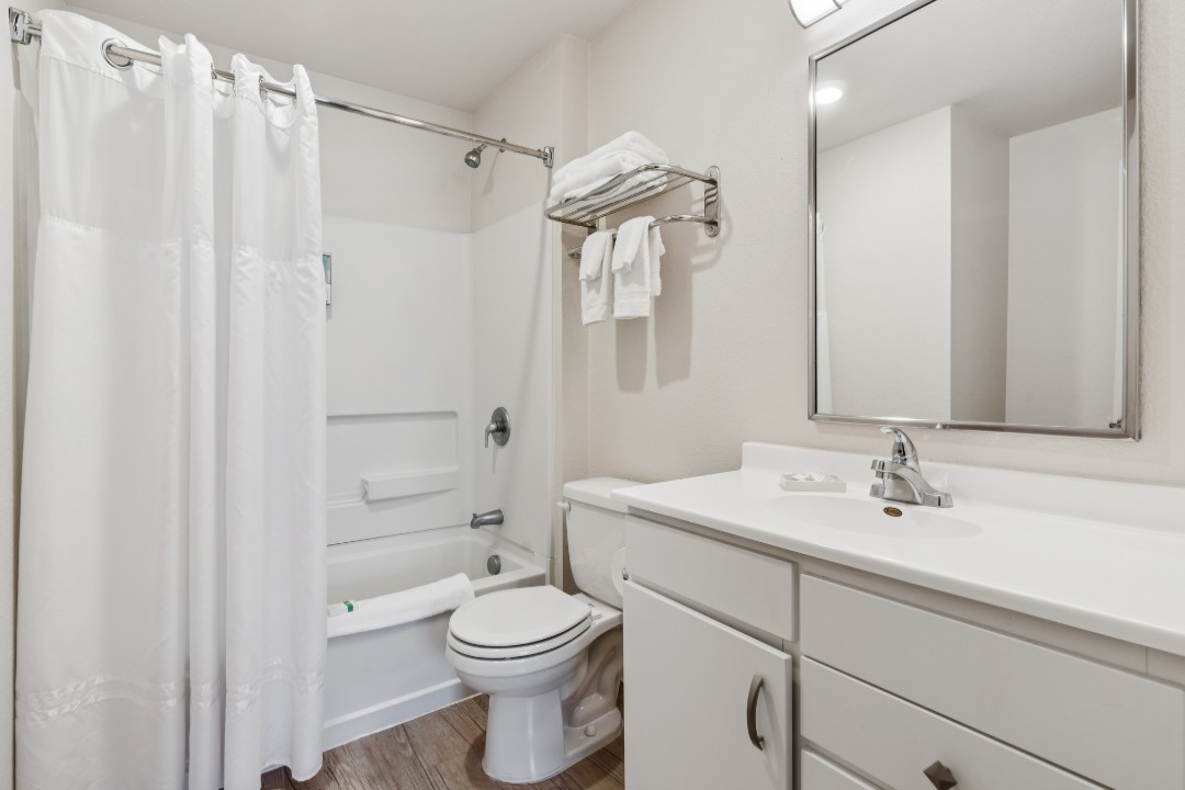 Simplicity At the Rim · Unit 1401 2/2