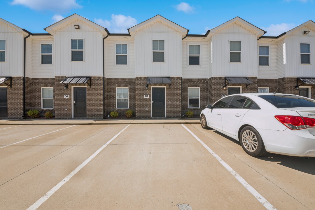 Arte Luxury townhomes D7 2/2.5