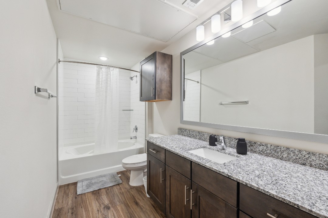 Chisholm Trace · Unit 827 2/2