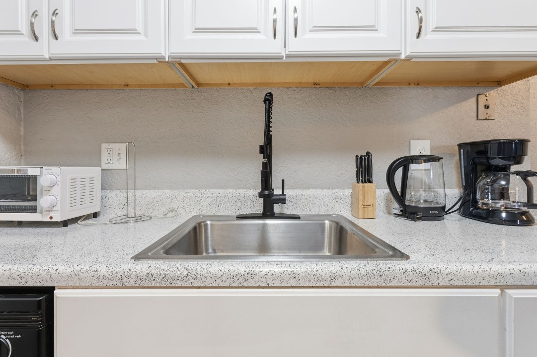 Hillcrest 8308D · Unit 1/1