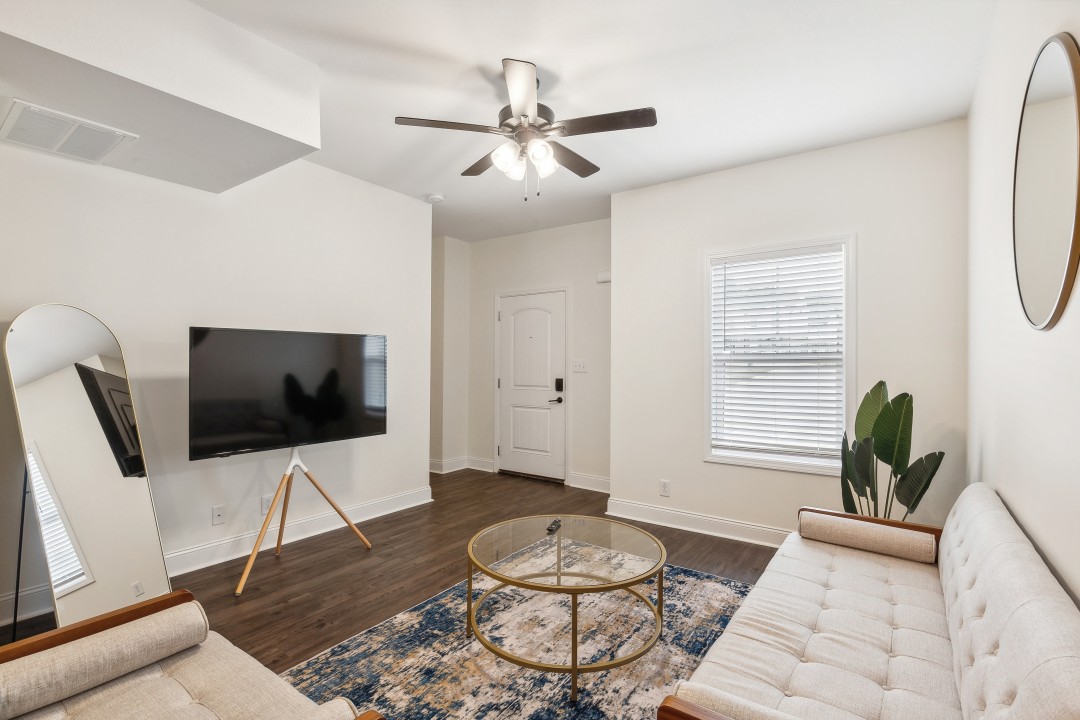 Alto · Unit D8 2bd/2.5 bth
