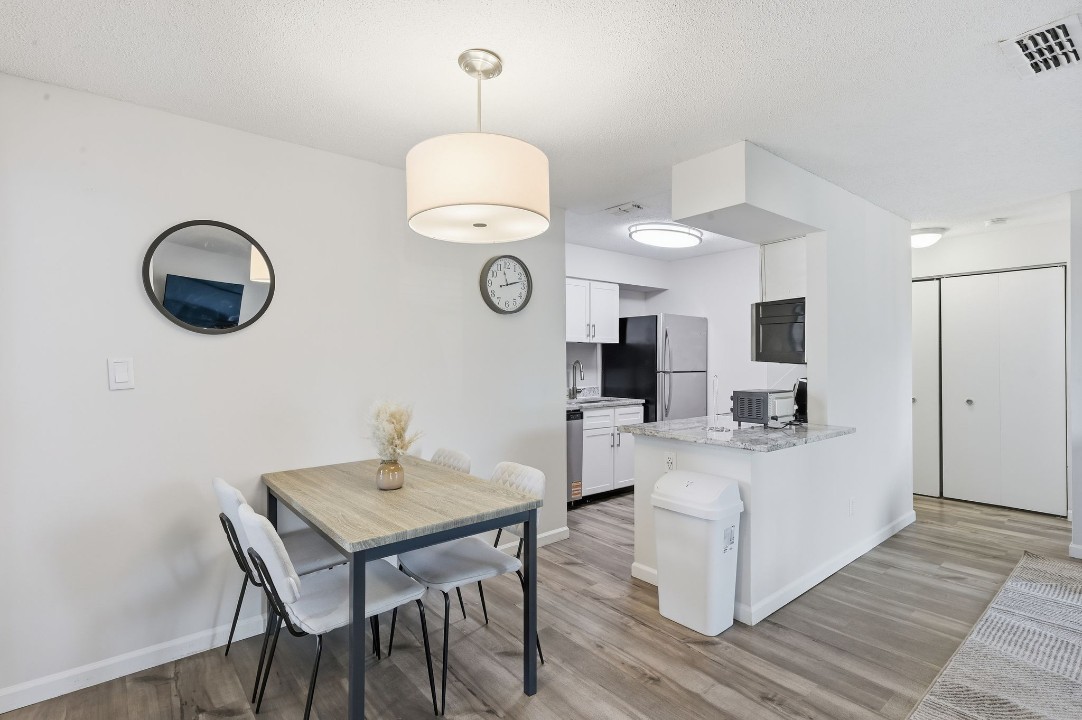 Taylor at 502 · Unit unit 2201-201 2/2
