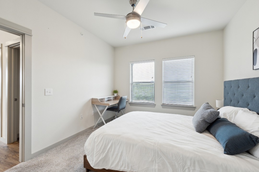 Chisholm Trace · Unit 222 2/2