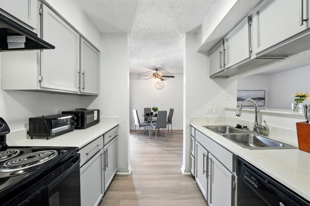 Mueller Flats · Unit 1223 2/2