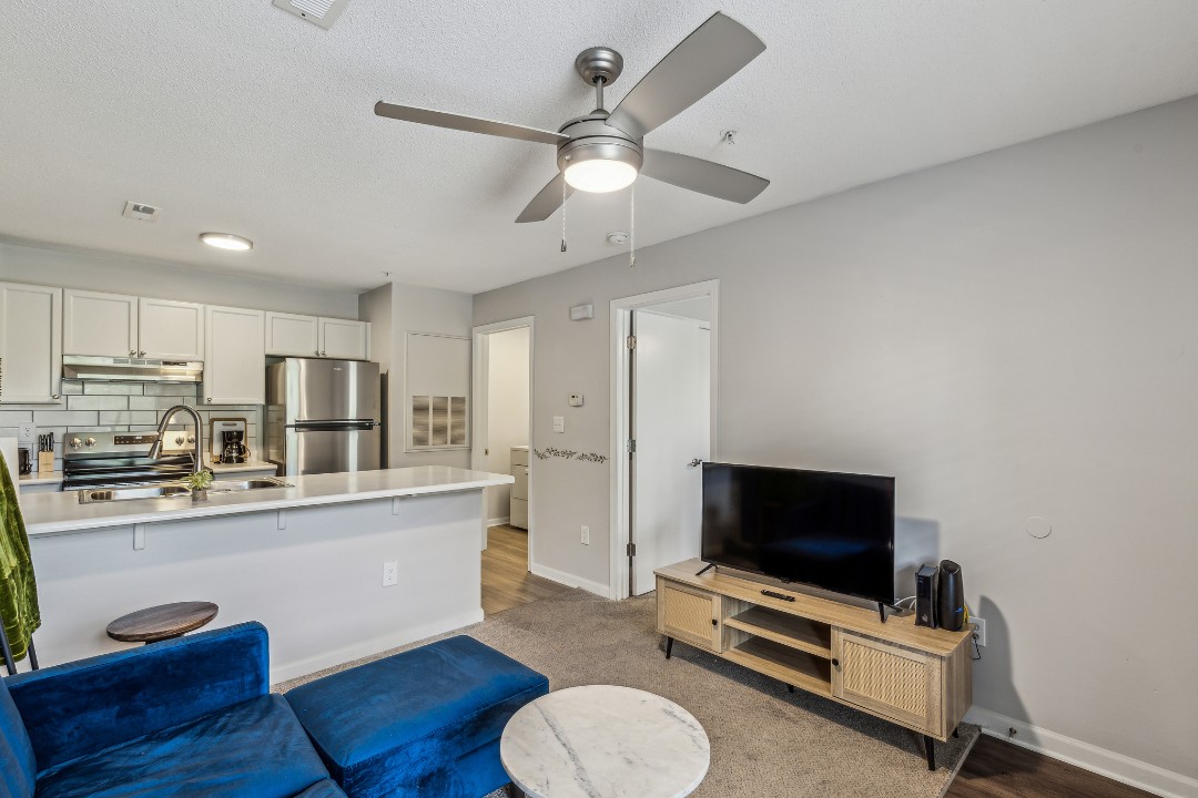 Carlson Bay, 969-203, · Unit 1/1