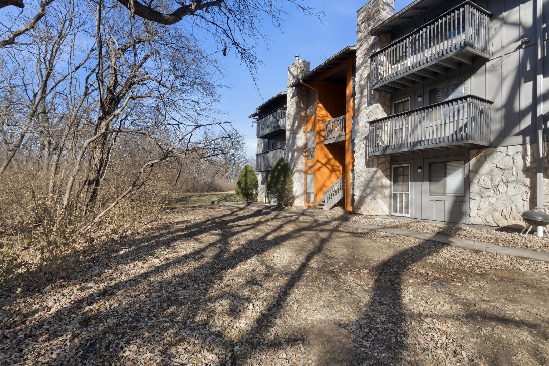 Hillcrest 8330F · Unit 1/1