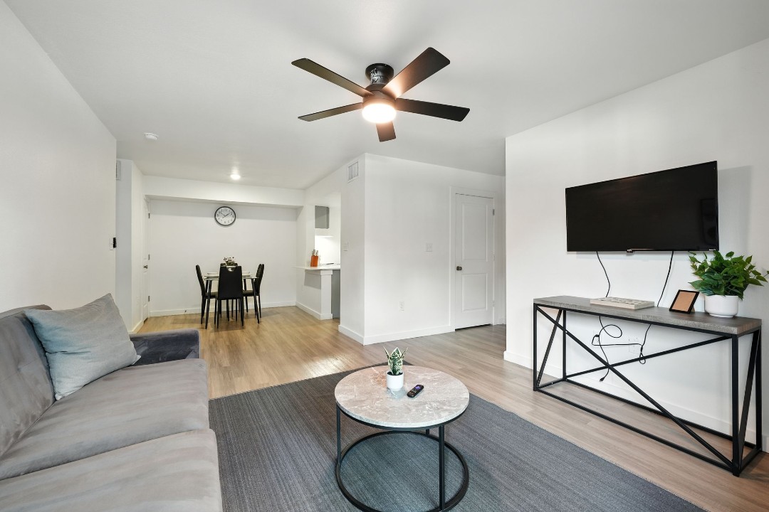 Mueller Flats · Unit 1607 1/1