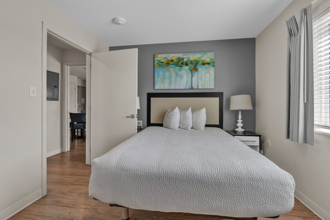 Simplicity At the Rim · Unit 1402 3/2