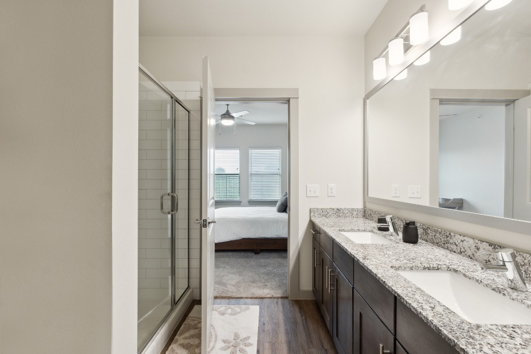 Chisholm Trace · Unit 222 2/2
