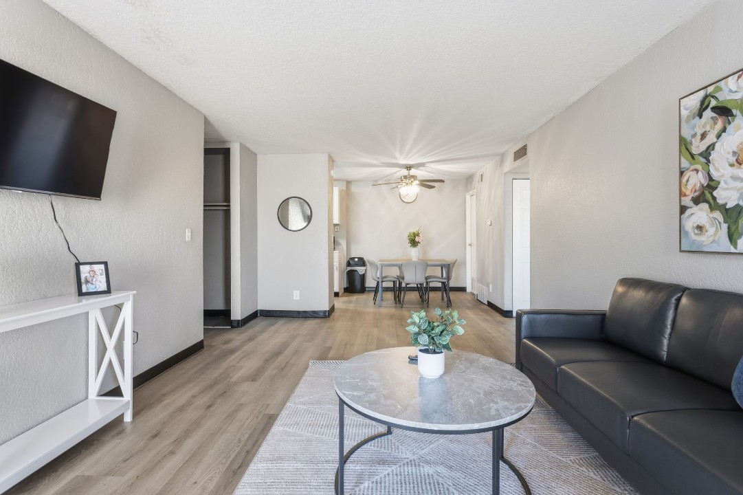 Hillcrest 8308D · Unit 1/1
