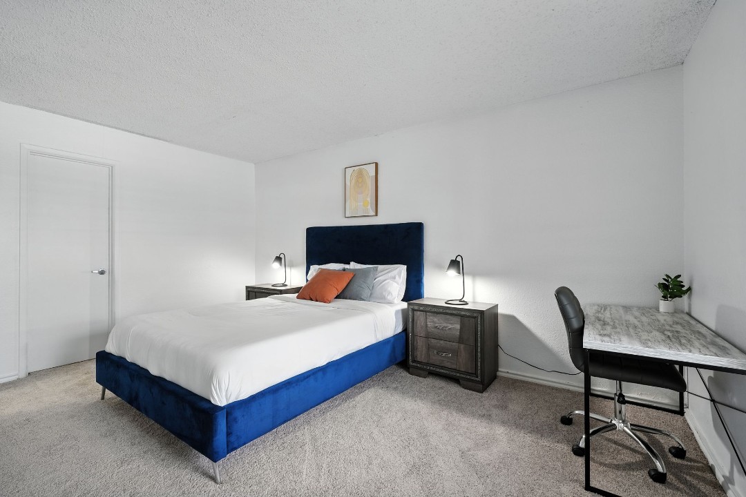 Mueller Flats · Unit 1223 2/2