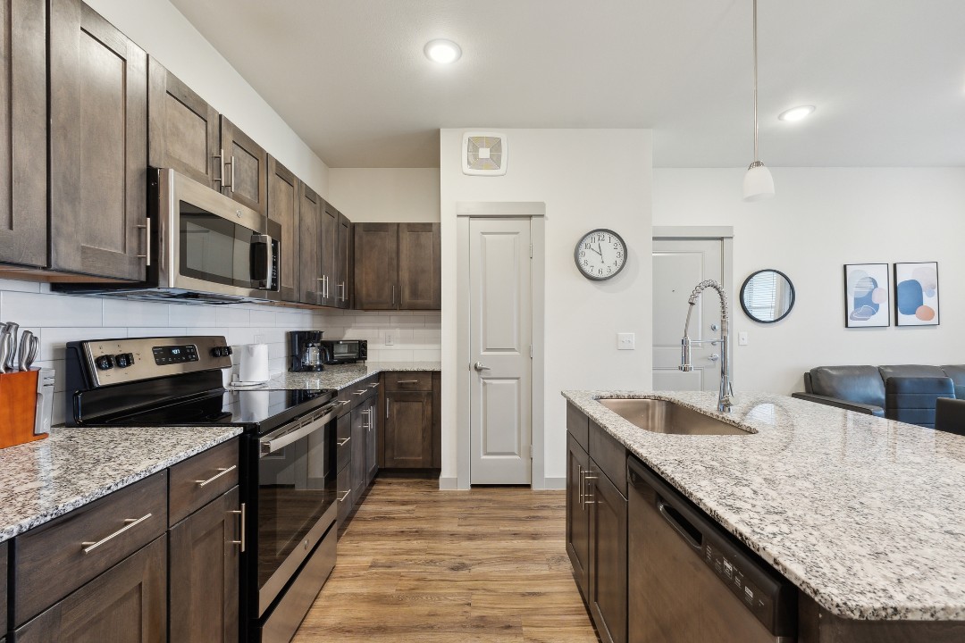Chisholm Trace · Unit 734 1/1