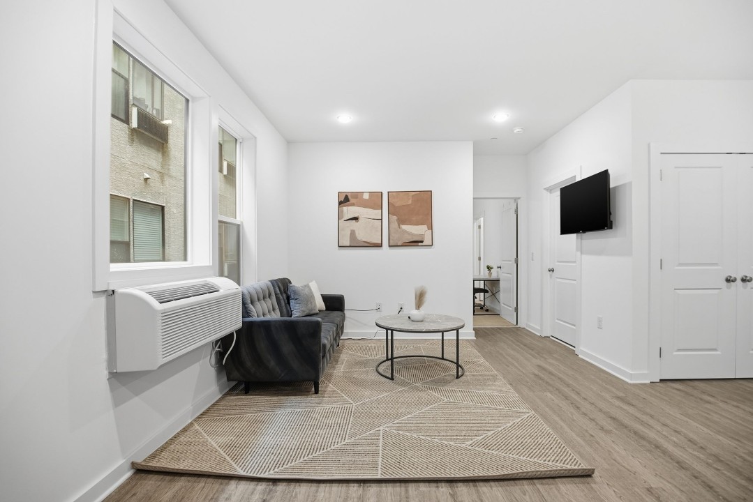 Fairmount Square 1528- 2C · Unit 1/1