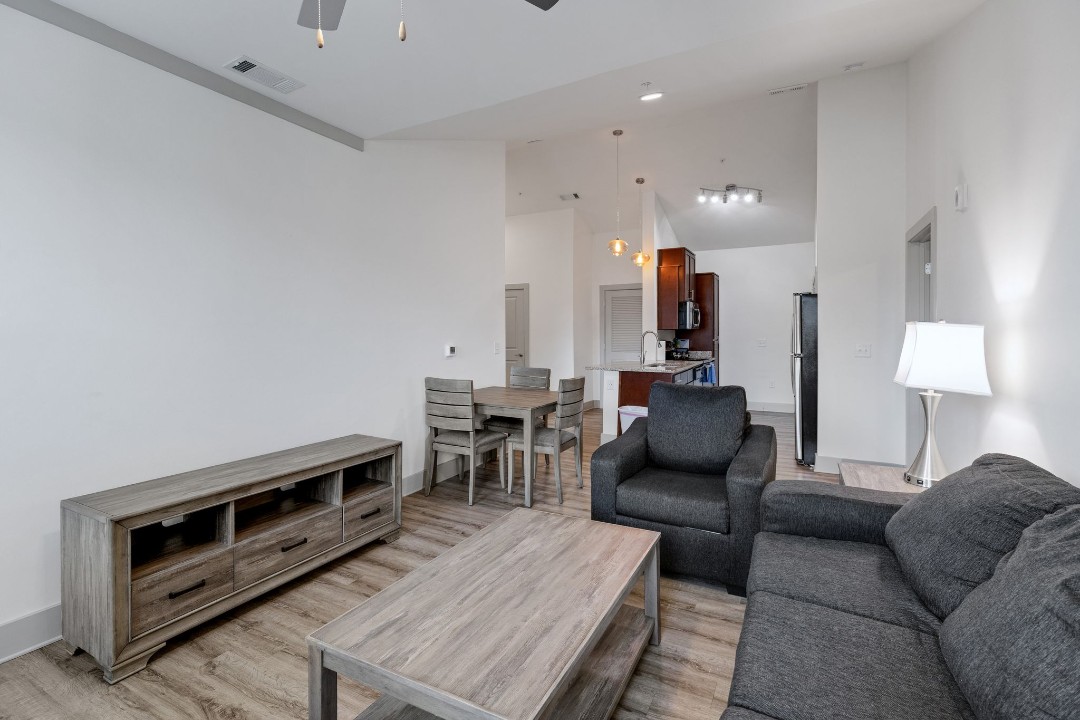Overlook at Farragut 2302, · Unit 2/2