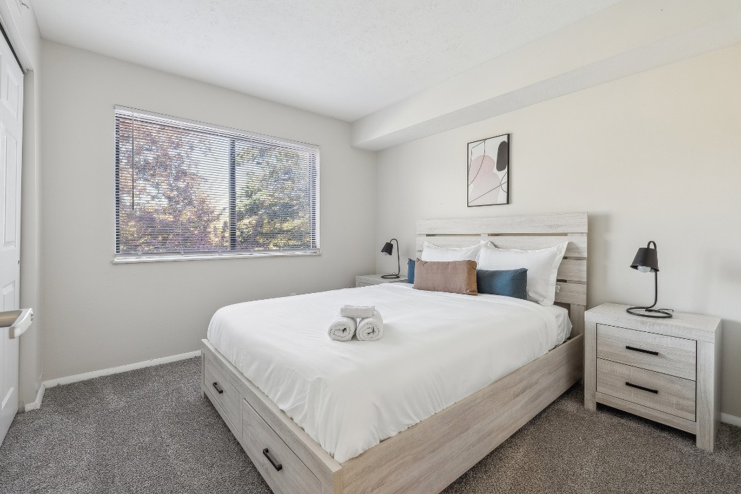 2 Bedrooms · Signature layout