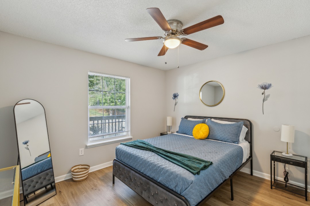 2 Bedrooms · Signature layout