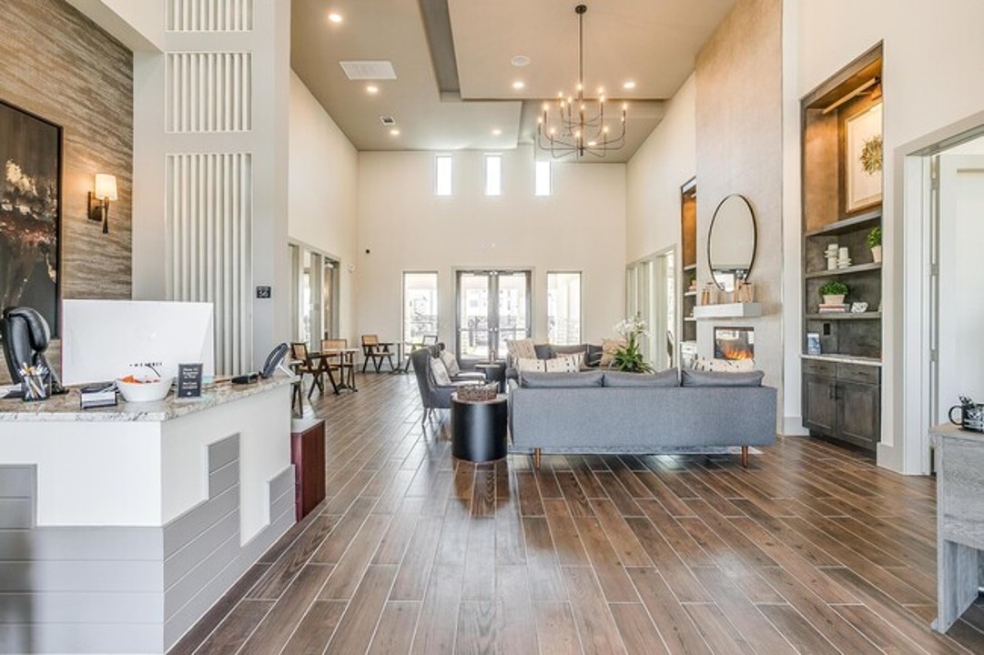 Chisholm Trace · Unit 232 2/2