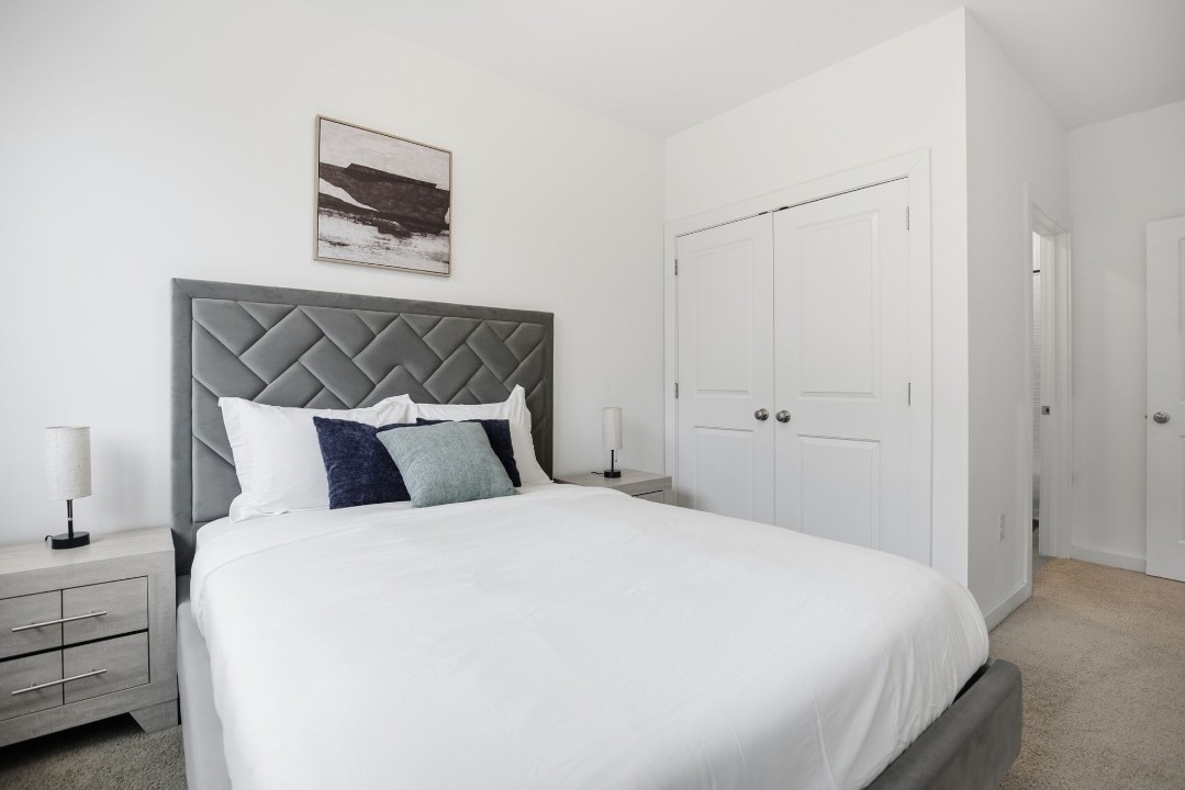 Fairmount Square 1528-2F · Unit 1/1