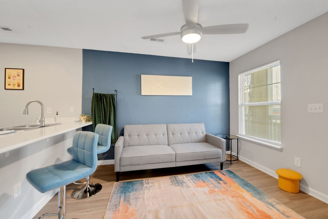 Carlson Bay, 965-104, · Unit 1/1