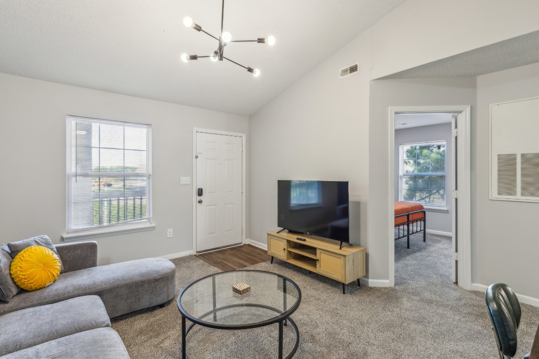Carlson Bay, 3508-301, · Unit 2/2